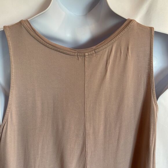 Sleeveless feather tee size XL - Picture 8 of 10